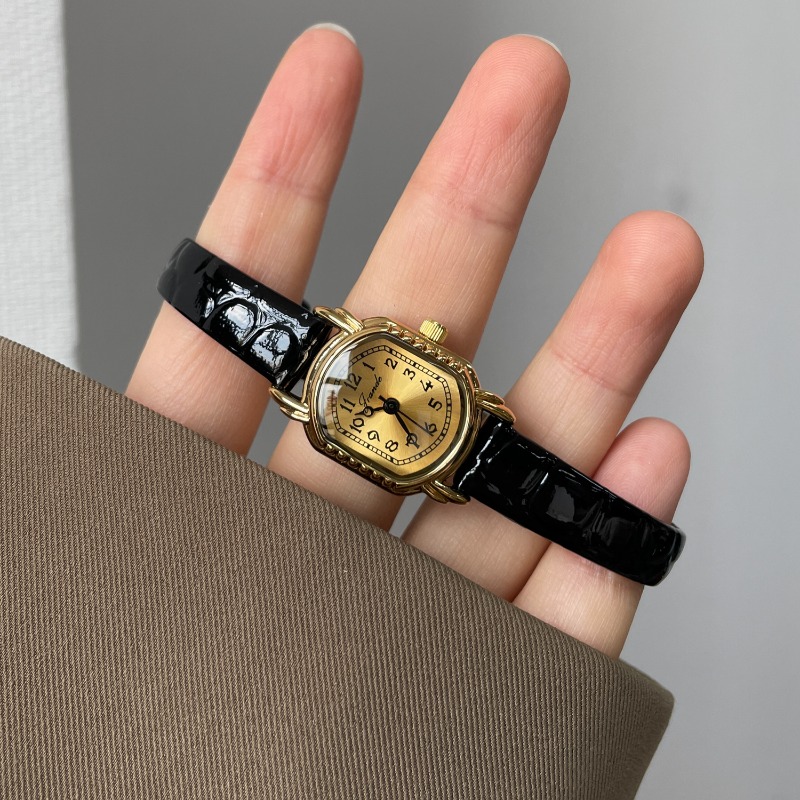 Vintage Digital Watch - ヴィンテージオーバルレディースクォーツウォッチ高級ゴールド繊細なデジタルダイヤルファッションブラックレザーエレガントなレディースウォッチ