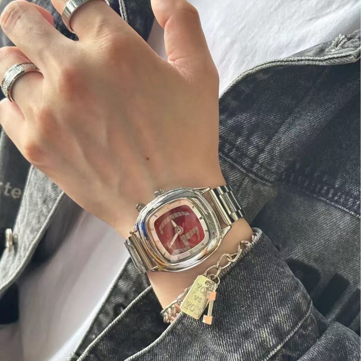 ミレニアムレトロスタイルメンズウォッチクォーツ時計30m防水 - Vintage Digital Watch のレビューと価格