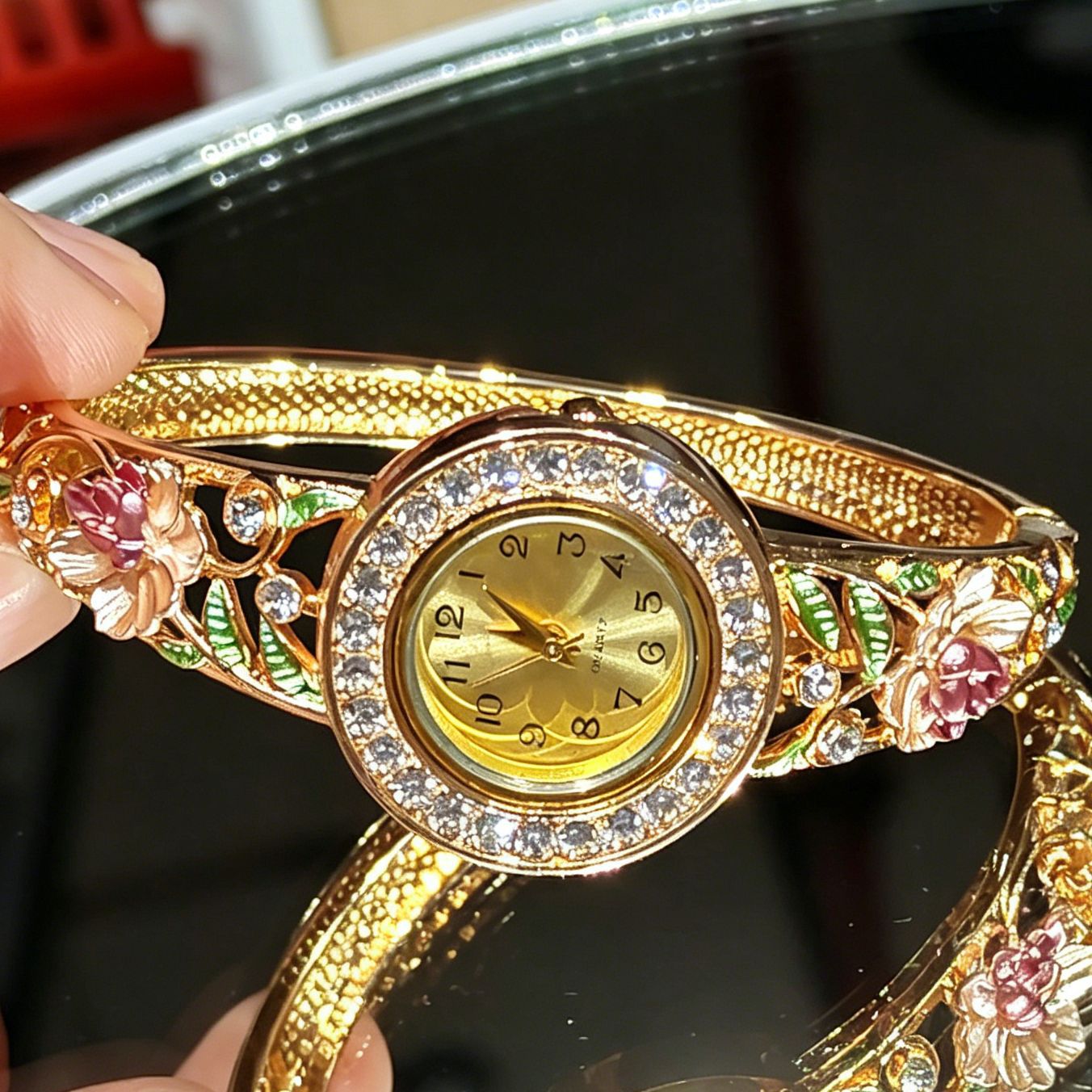 ヴィンテージゴールドエナメルフラワー腕時計 女性用 ホローラ - Vintage Digital Watch のレビューと価格