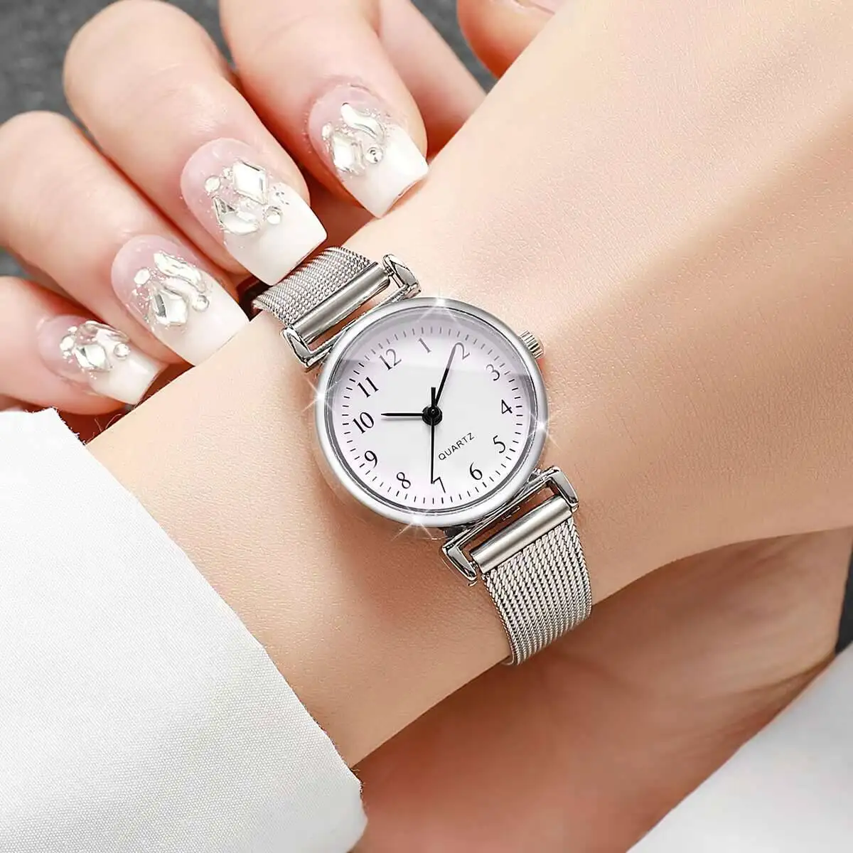 1/2 個ファッション女性用腕時計シンプルなメッシュバンドレ - Mesh Stainless Strap のレビューと価格